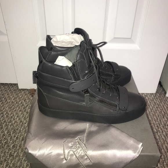 Giuseppe Zanotti - Picture 5 of 8